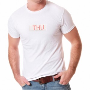 T-shirt com painel para exibir uma mensagem