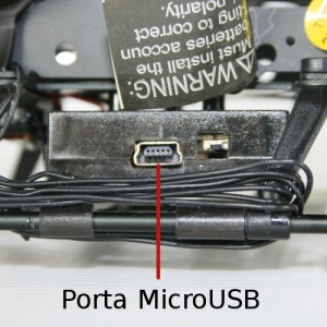 Porta MicroUSB para transferir os vídeos e as fotos do heli para o seu computador
